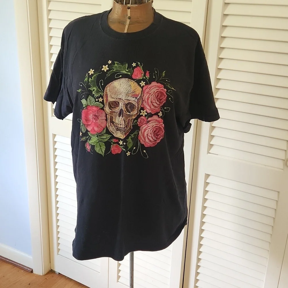 Skull and Roses Graphic Tee Shirt XXL Black and Pink - Picture 1 of 6